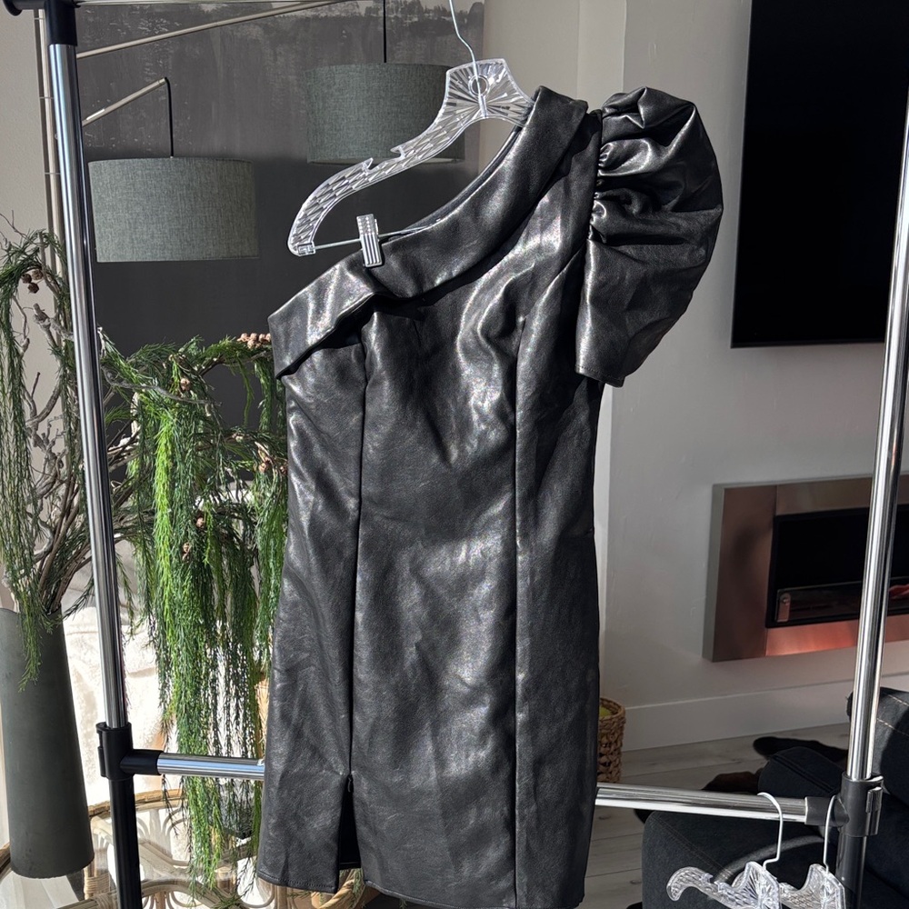 TCEC Shimmering Black One-Shoulder Dress